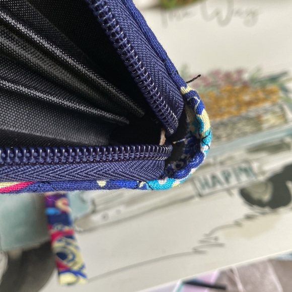 Paisley print wristlet ITEMS $8 or less BOGO . Bundle I will discount. - Picture 3 of 6